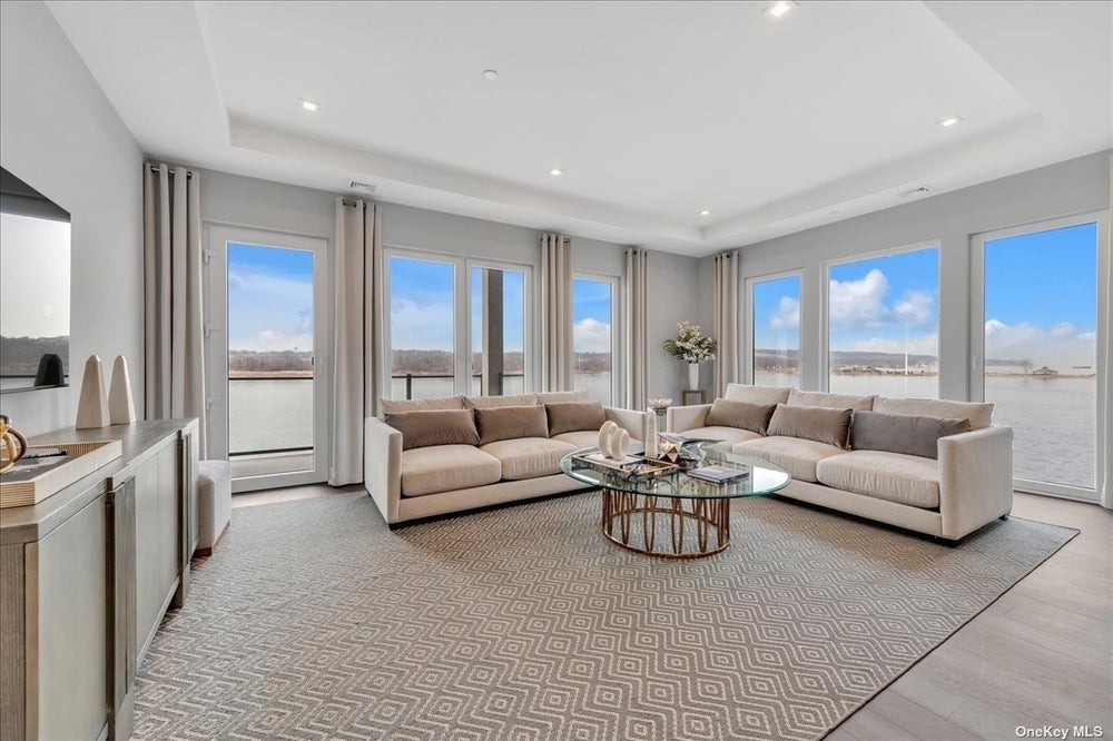 10 Shore Road 200, Glenwood Landing, NY 11547 BHGRE