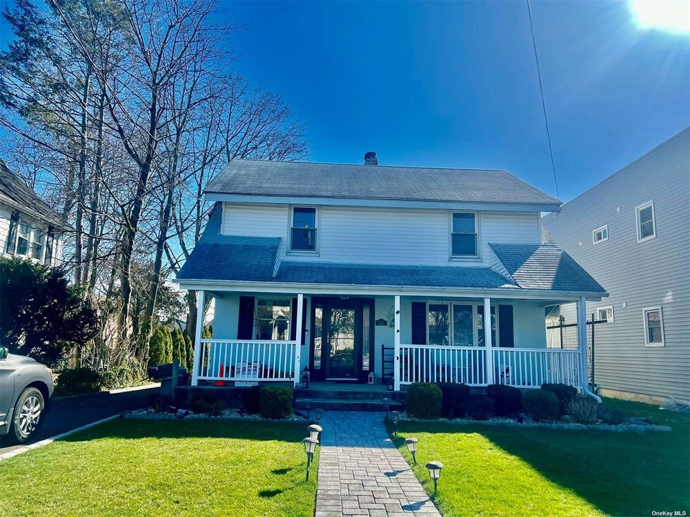 152 Jefferson Avenue, Roslyn Heights, NY 11577 BHGRE