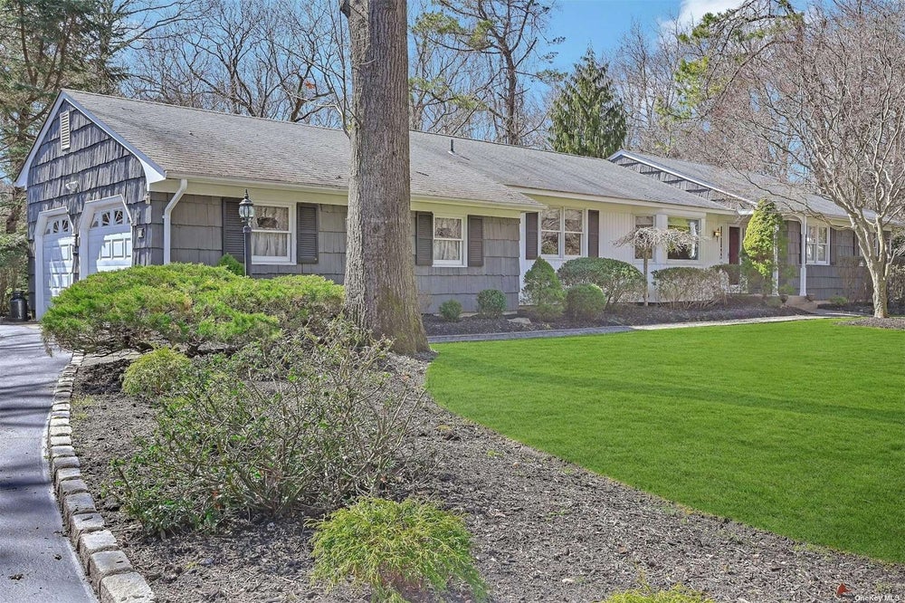 18 Circle Drive, Shoreham, NY 11786 BHGRE