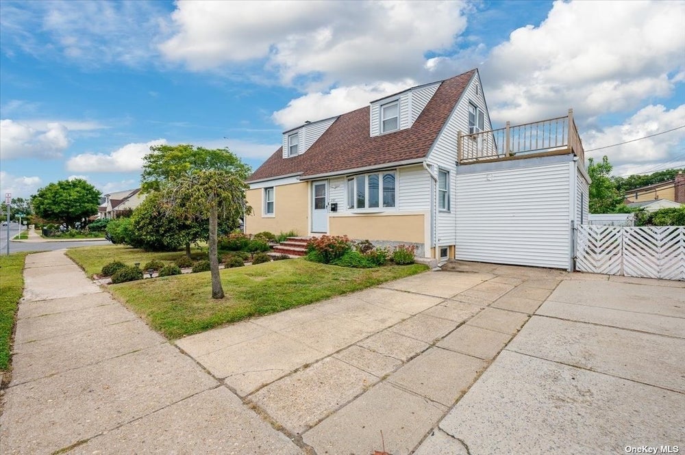 197 Hendrickson Avenue, Valley Stream, NY 11580 BHGRE