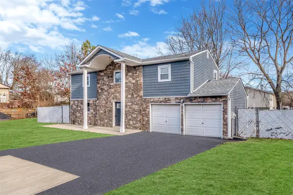 1 Linden Street, Coram, NY 11727