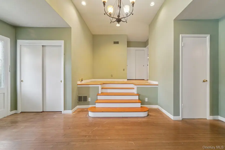 24 Pamela Lane, New Rochelle, NY 10804 - Image #2