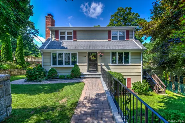 454 Swanson Drive, Thornwood, NY 10594