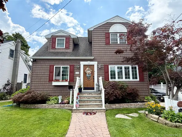 55 Willow Lane, Lindenhurst, NY 11757