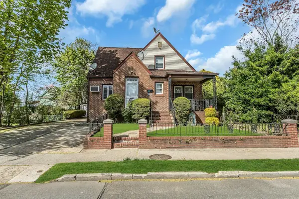 33 Cleveland Street, Valley Stream, NY 11580