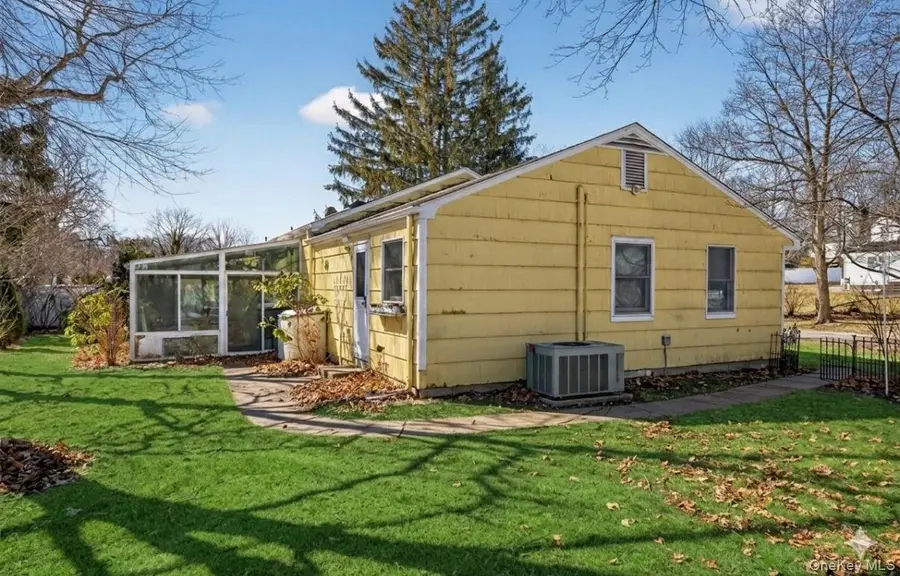 8 Crestwood Drive, Huntington Station, NY 11746 - #2