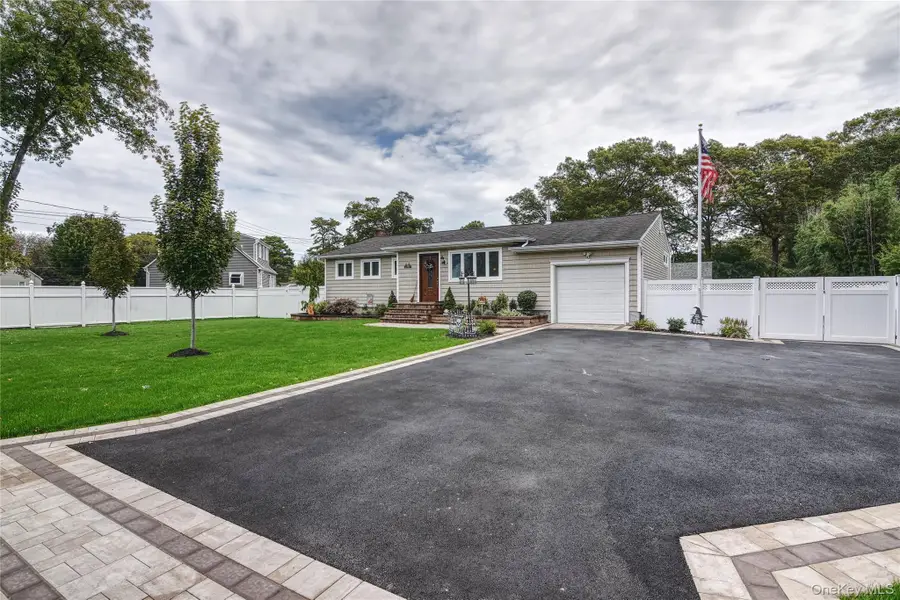 2287 Feuereisen Avenue, Ronkonkoma, NY 11779 - Image #2