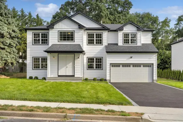 16 Otsego Place, Jericho, NY 11753