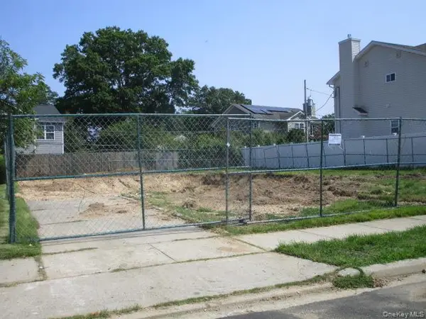 20 Raynham Drive, Syosset, NY 11791