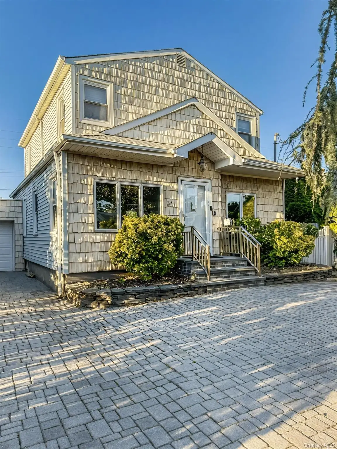 31 Broadmoor Lane, Westbury, NY 11590 - Image #1