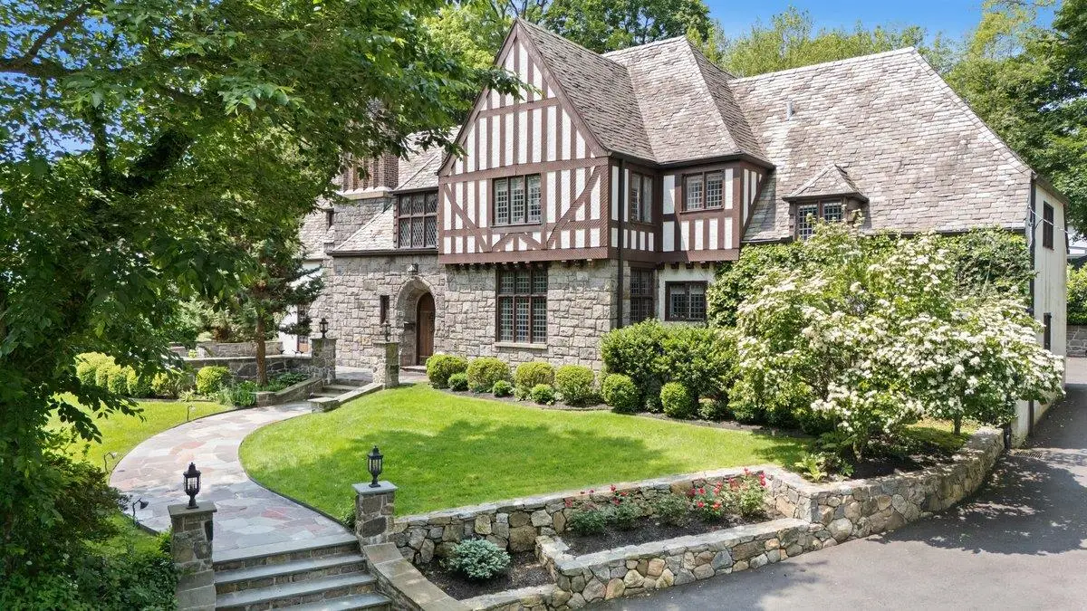 31 Old Army Road, Scarsdale, NY 10583 - Image #1