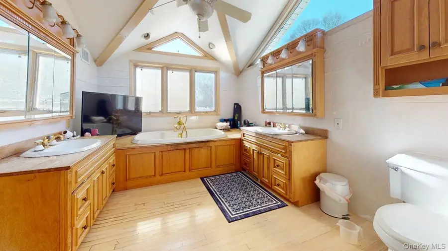 16 Wildwood Lane, Smithtown, NY 11787 - Image #2