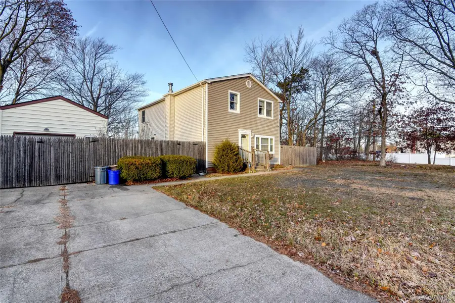 651 Windmill Avenue, North Babylon, NY 11703 - Image #3