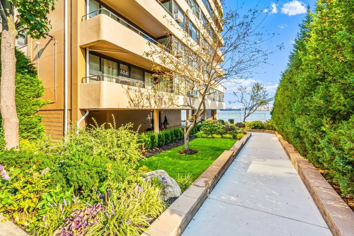 166-41 Powells Cove Boulevard #4B, Beechhurst, NY 11357 - Image #1