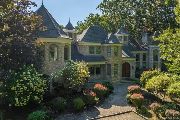 178 Brookville Road, Muttontown, NY 11545