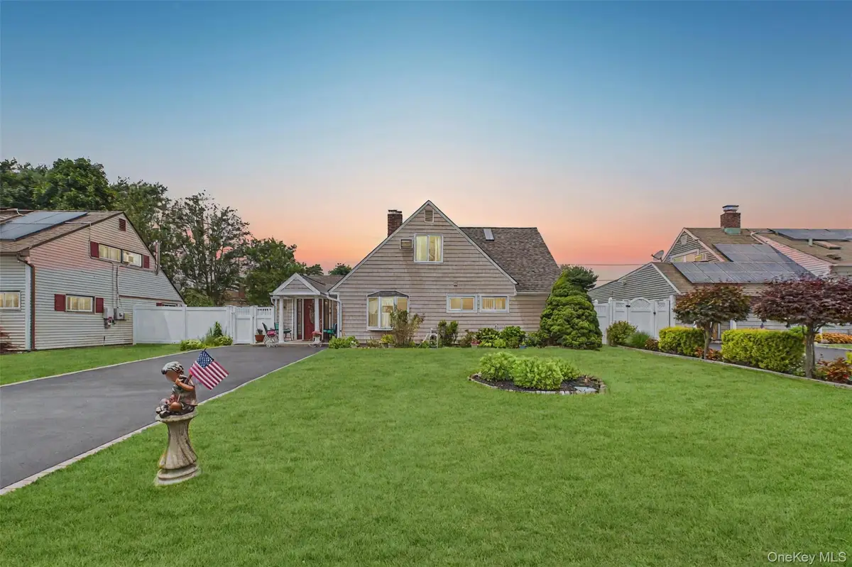 9 Pewter Lane, Hicksville, NY 11801 - Image #1