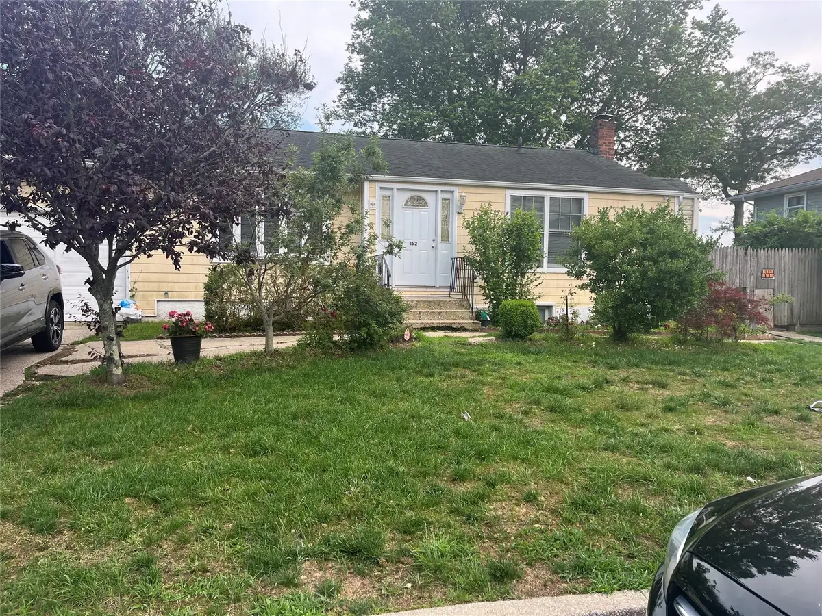152 New Jersey Avenue, Bay Shore, NY 11706 - Image #1