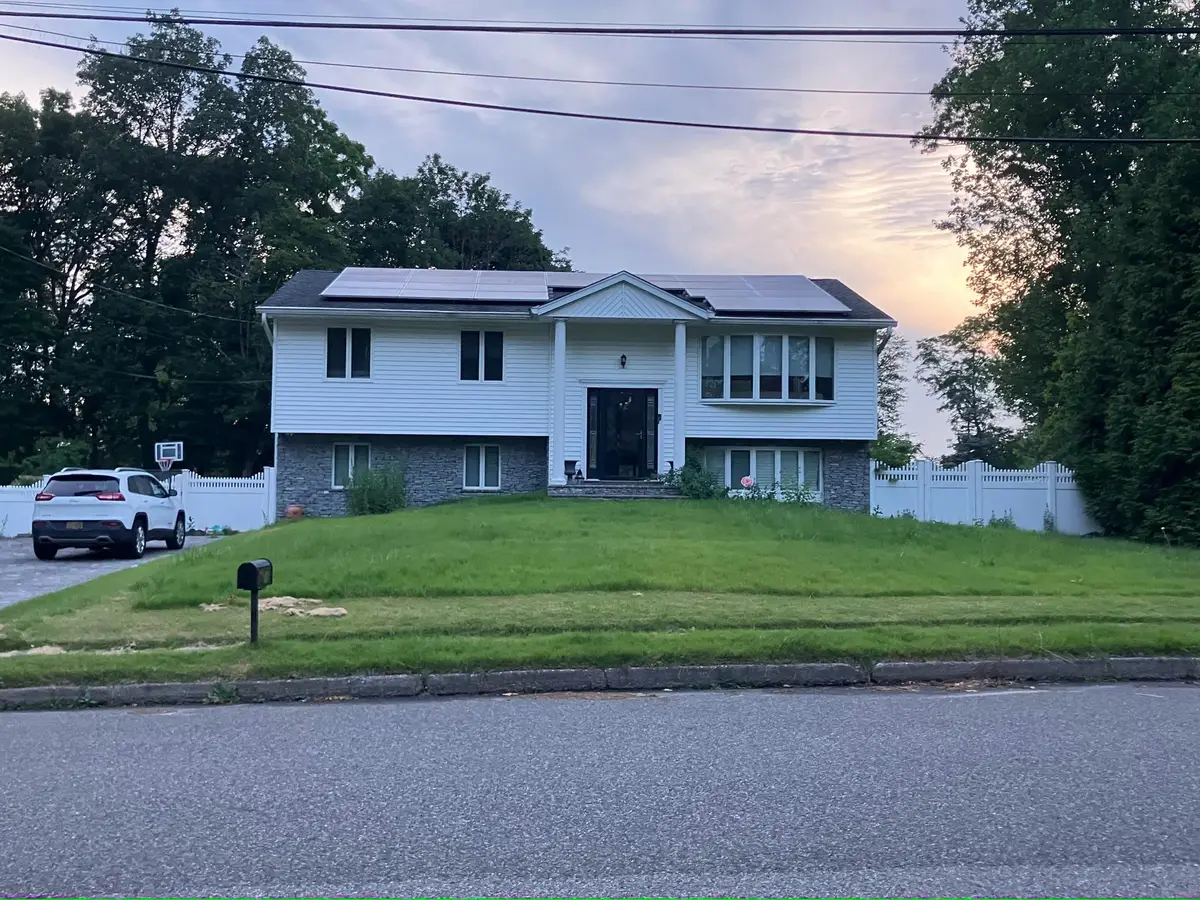 11 Dale Lane, Hauppauge, NY 11788 - Image #1