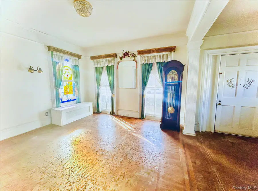 25 Shore Lane, Bay Shore, NY 11706 - #2