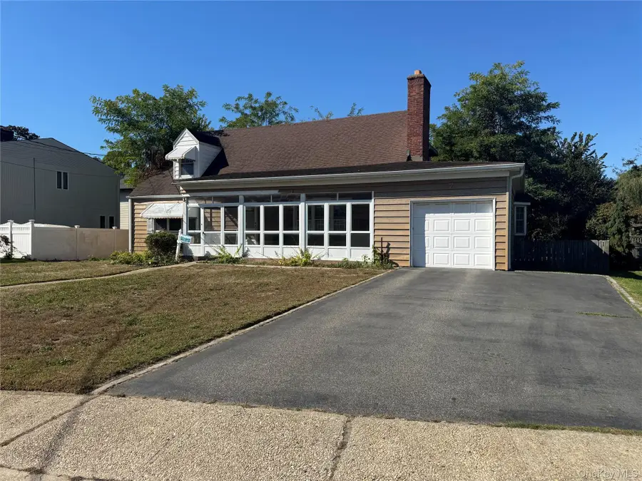 7 Amherst Place, Massapequa, NY 11758 - Image #3