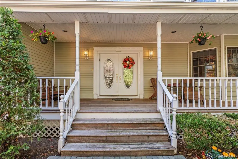 1040 Washington Avenue, Plainview, NY 11803 - #2