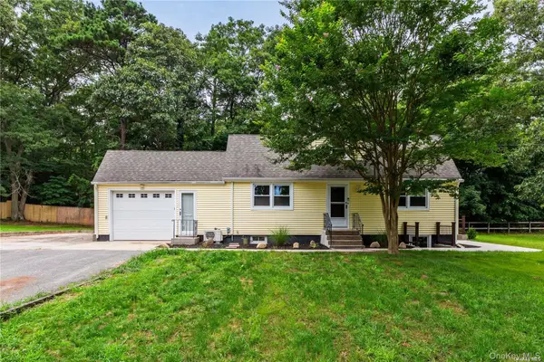 110 E Bartlett Road, Middle Island, NY 11953