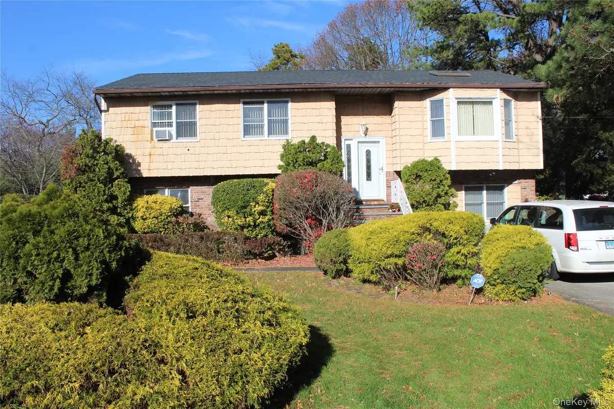 15 Amityville Street, Islip Terrace, NY 11752 - Image #1