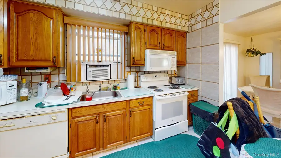 15 Amityville Street, Islip Terrace, NY 11752 - Image #2