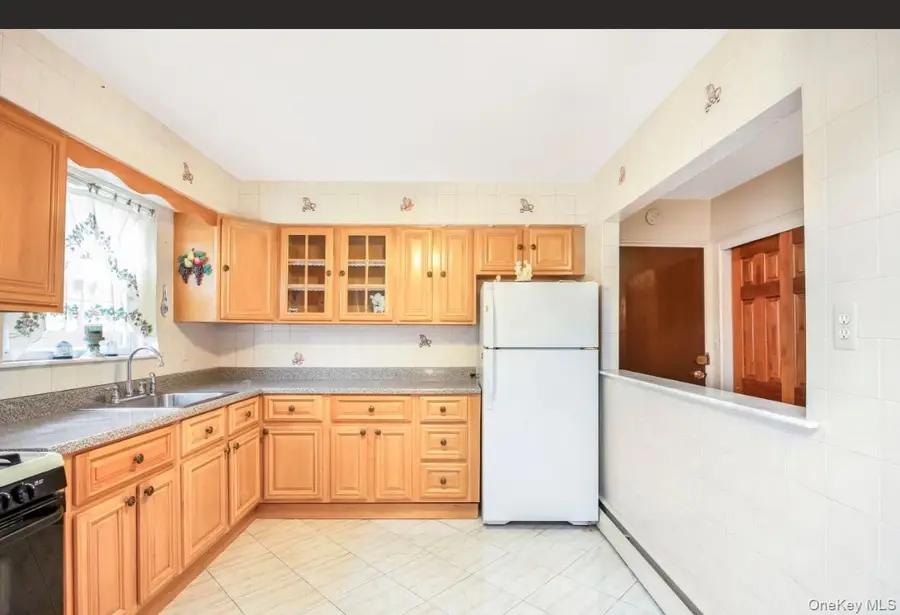 6983 Juniper Boulevard S, Middle Village, NY 11379 - Image #2