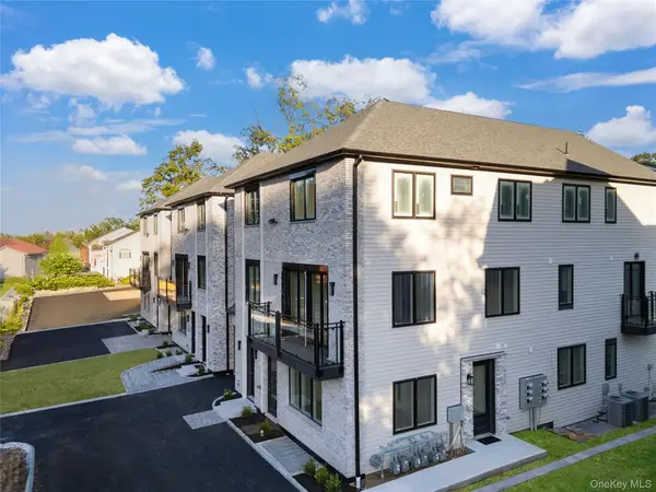 27 Ellish Parkway #103, Spring Valley, NY 10977