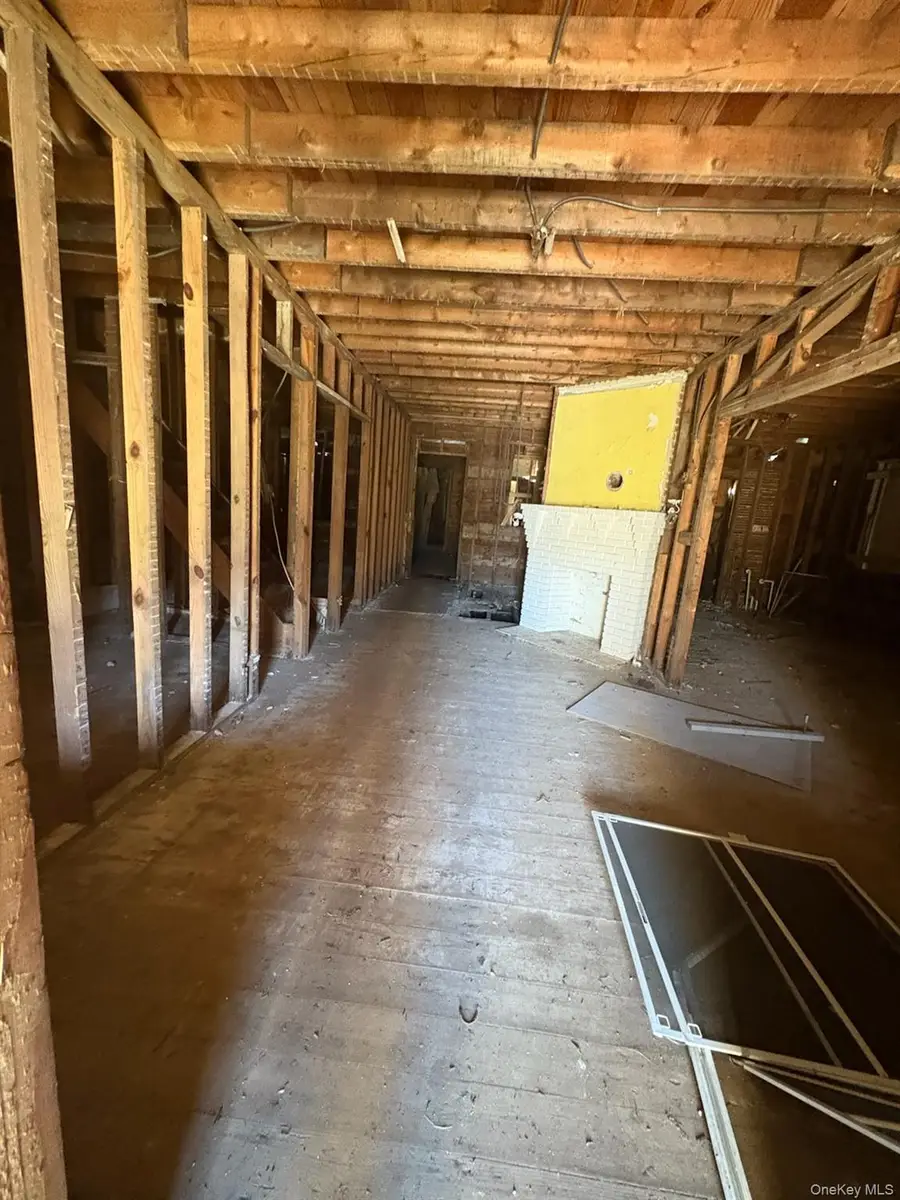 125 S Clinton Avenue, Bay Shore, NY 11706 - Image #3