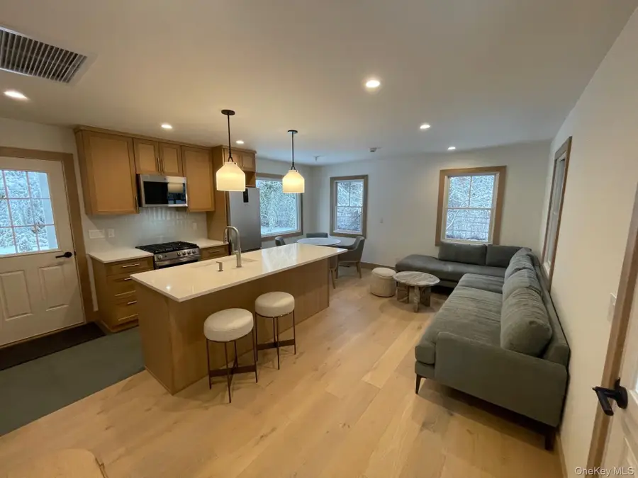 26 S Menantic Road, Shelter Island, NY 11964 - #2