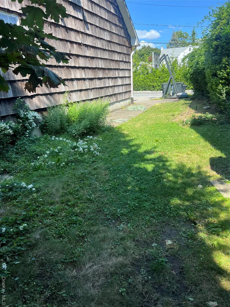 8 Ventana Court, Lawrence, NY 11559 - Image #2