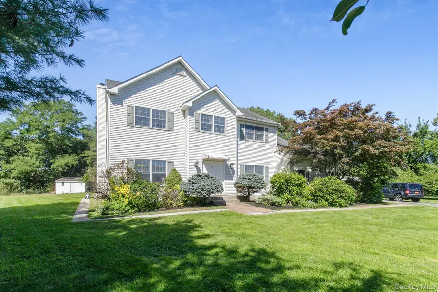 5 Naomi Court, Melville, NY 11747 - Image #2