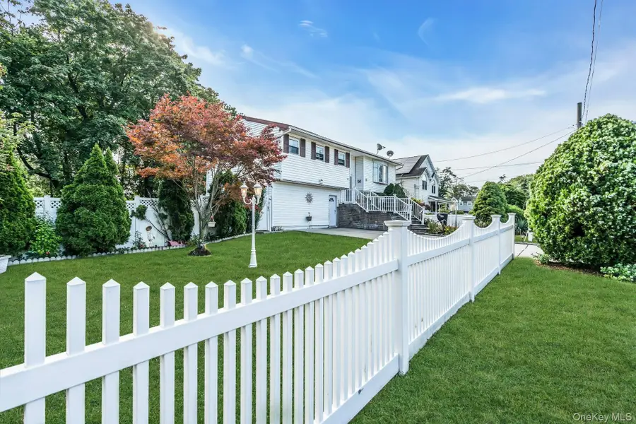 15 Abbey Lane, Bay Shore, NY 11706 - Image #2