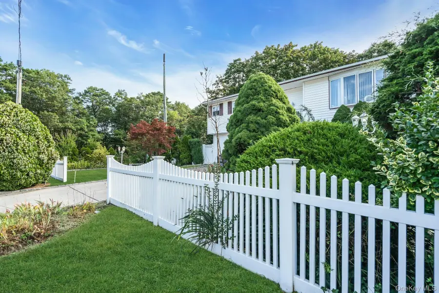 15 Abbey Lane, Bay Shore, NY 11706 - Image #3