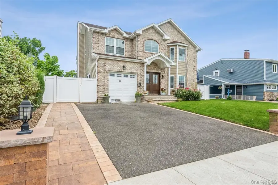 45 Meeting Lane, Hicksville, NY 11801 - Image #3