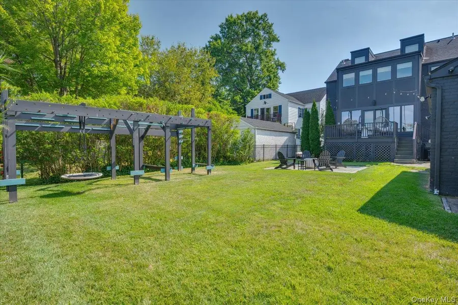 21 Old Colony Drive, Larchmont, NY 10538 - Image #2