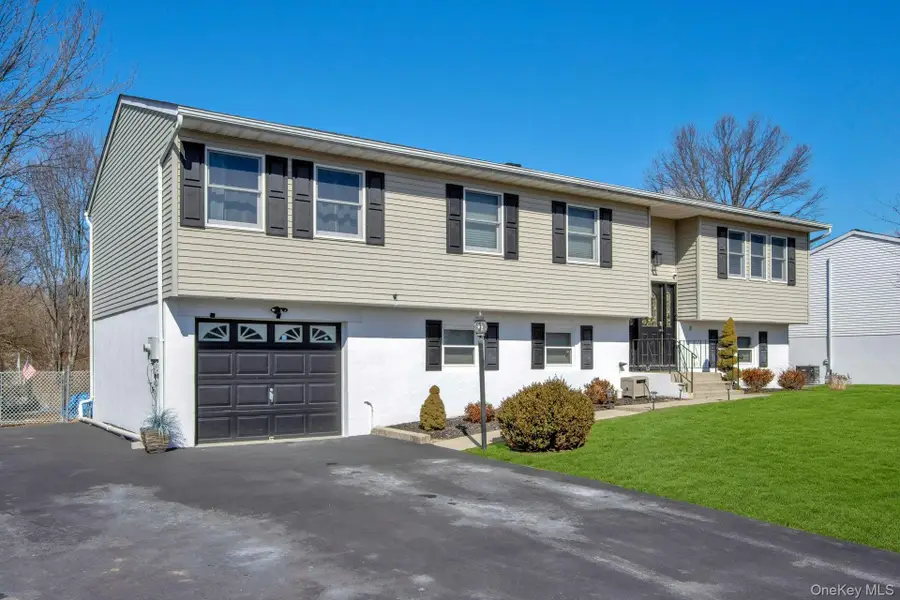 27 Lincoln Drive, Washingtonville, NY 10992 - Image #2