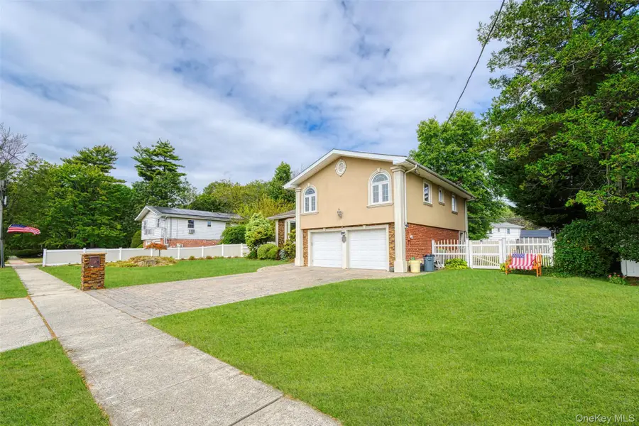 7 Maxwell Drive, Westbury, NY 11590 - Image #2