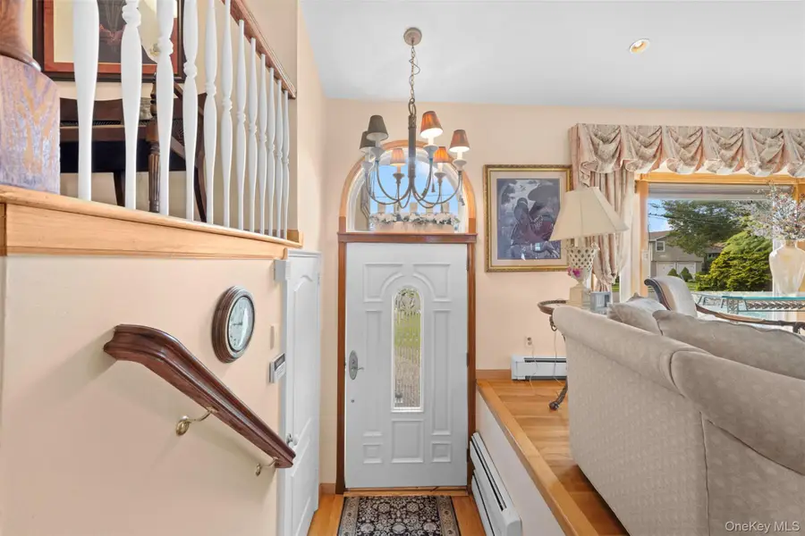 7 Maxwell Drive, Westbury, NY 11590 - Image #3