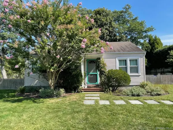 30 Maple Street, Westhampton Beach, NY 11978