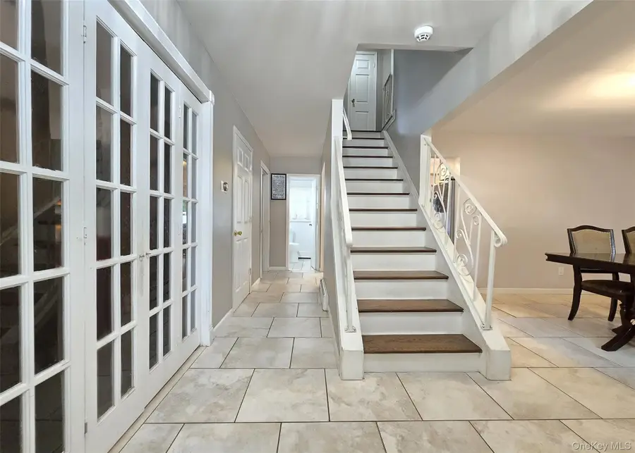 10 Hyde Lane, Coram, NY 11727 - Image #3