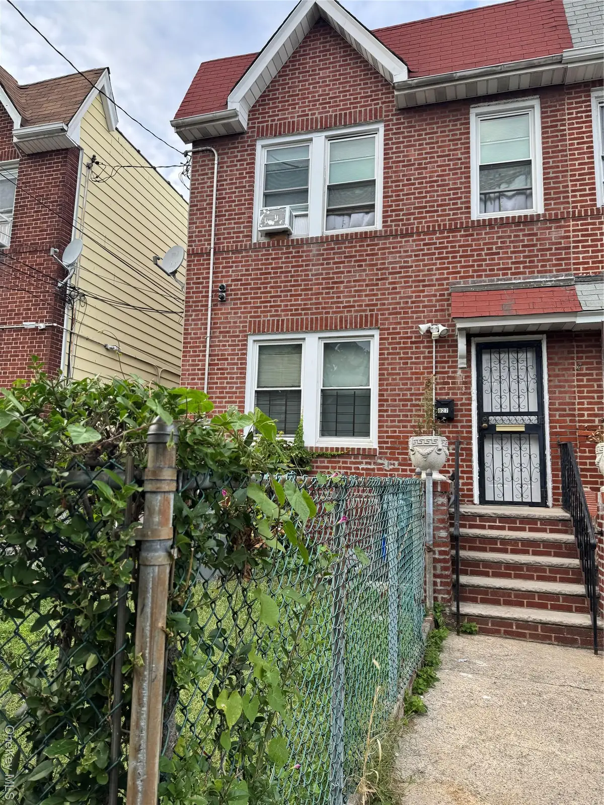 927 E 219th Street, Bronx, NY 10469 - Image #1