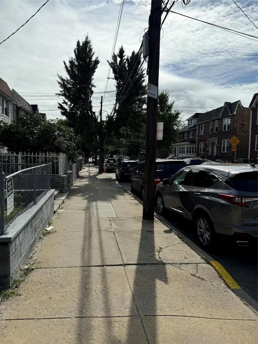 927 E 219th Street, Bronx, NY 10469 - Image #3