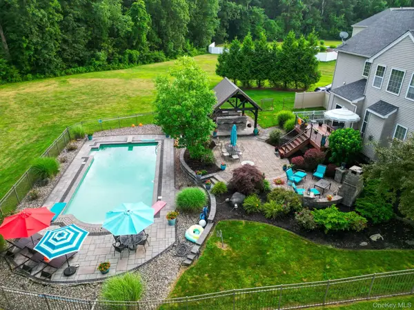 102 Luthien Forest Road, Rock Tavern, NY 12553