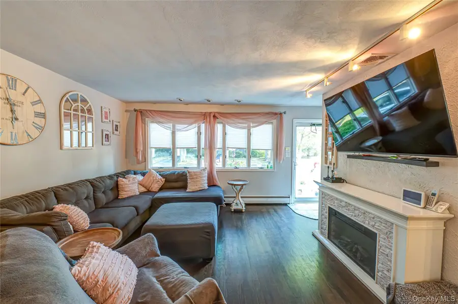 118 West 6th Street West 6th Street, West Islip, NY 11795 - Image #2