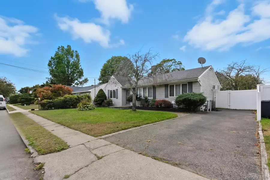 16 Burton Place, Lindenhurst, NY 11757 - Image #2