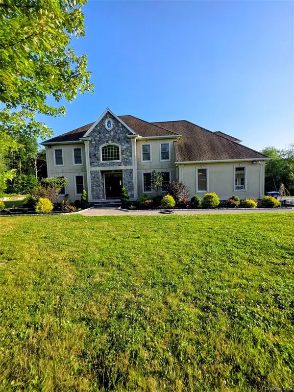 17 Meadow Crest Drive, Mahopac, NY 10541