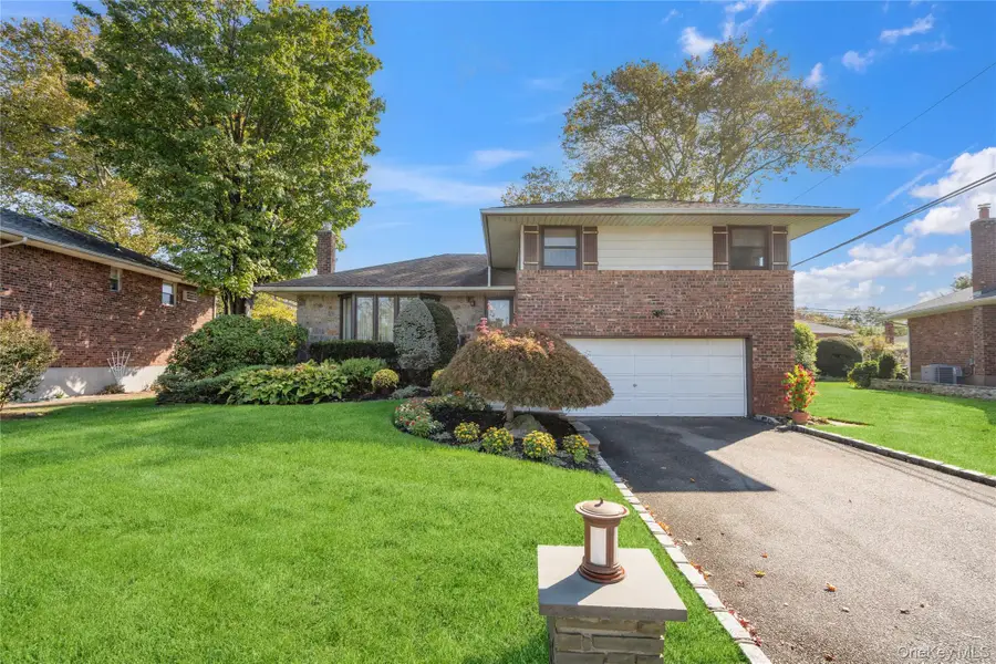 17 Center Drive, Syosset, NY 11791 - Image #3